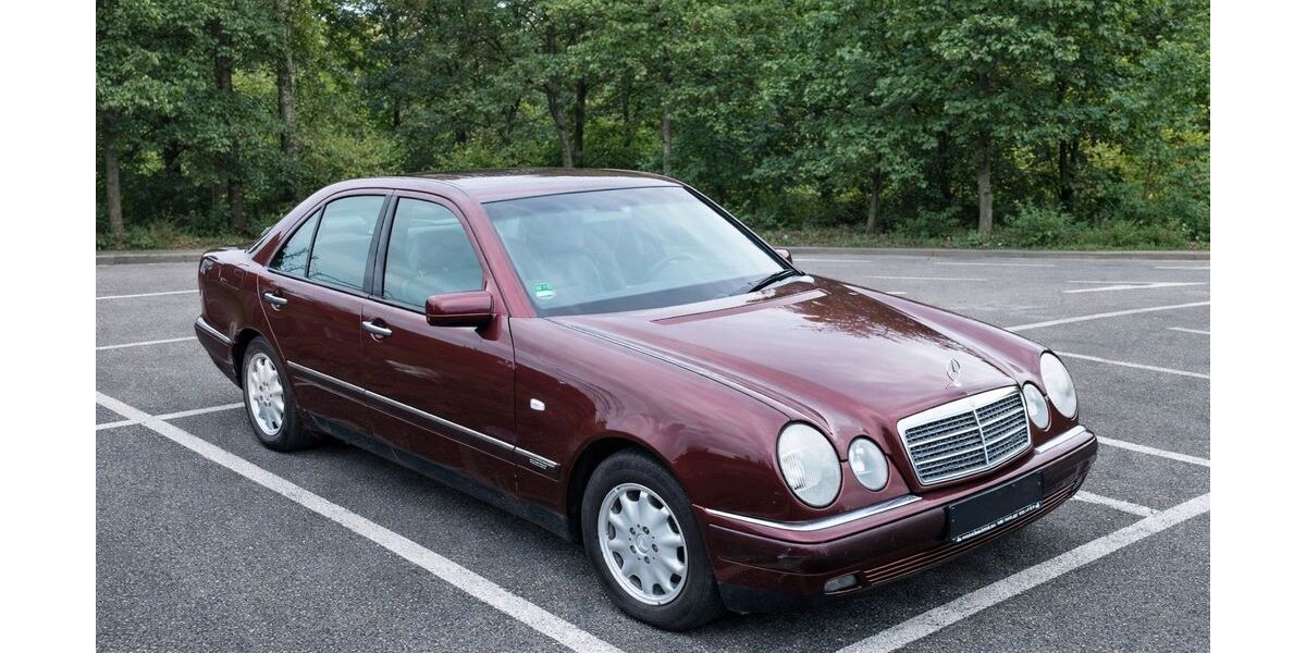 Mercedes-Benz E 200 200.000 km 2.500 &euro; Lünen 44532