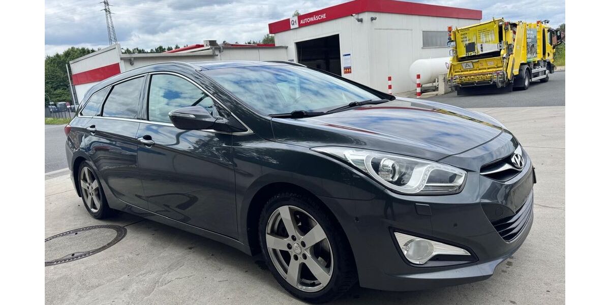 Hyundai i40 198.000 km 5.799 &euro; dortmund 44369