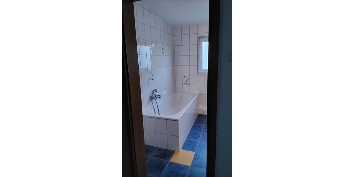 Dachgeschoßwohnung Essen Stadtbezirk II - 2.5 Zimmer, 67 m&sup2;, 800&euro; | Angebot:25841713