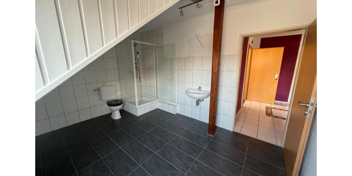 Dachgeschoßwohnung Ennepetal - 2.5 Zimmer, 100 m&sup2;, 900&euro; | Angebot:25903473