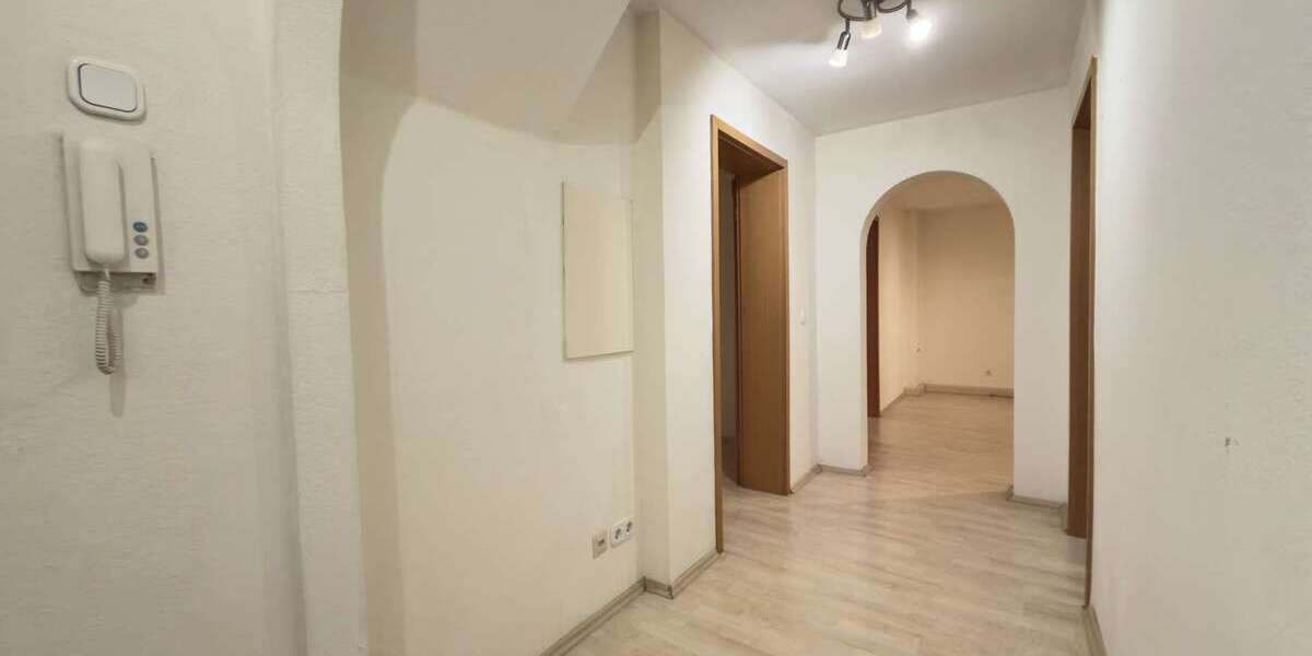 Gepflegte 3,5-Zimmer-Dachgeschosswohnung mit Einbauküche und Garage - Dachgeschoßwohnung Gelsenkirchen Gelsenkirchen-Mitte | Angebot:24740235