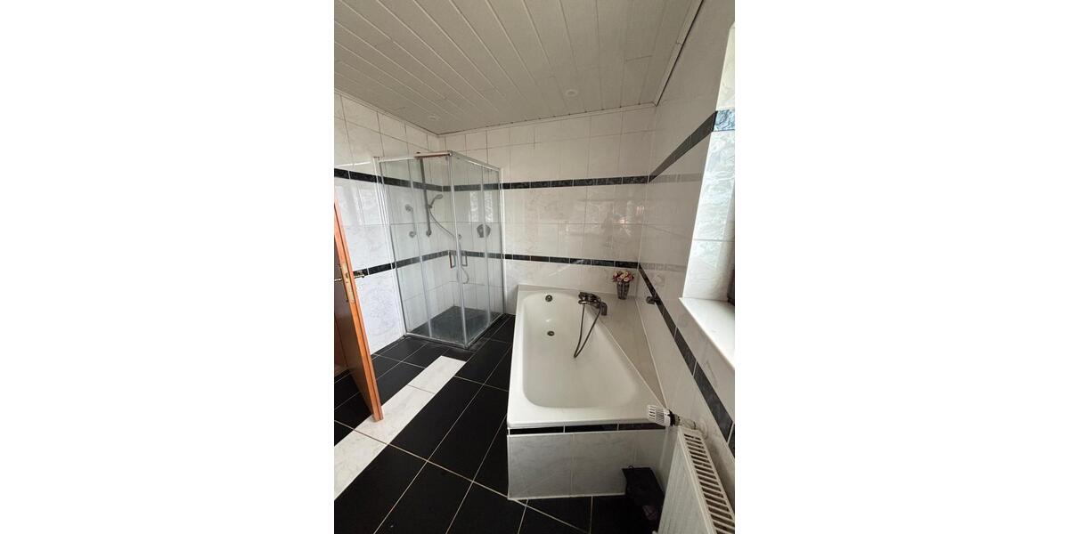 Etagenwohnung Lünen Alstedde - 8 Zimmer, 216 m&sup2;, 1.890&euro; | Angebot:26051024