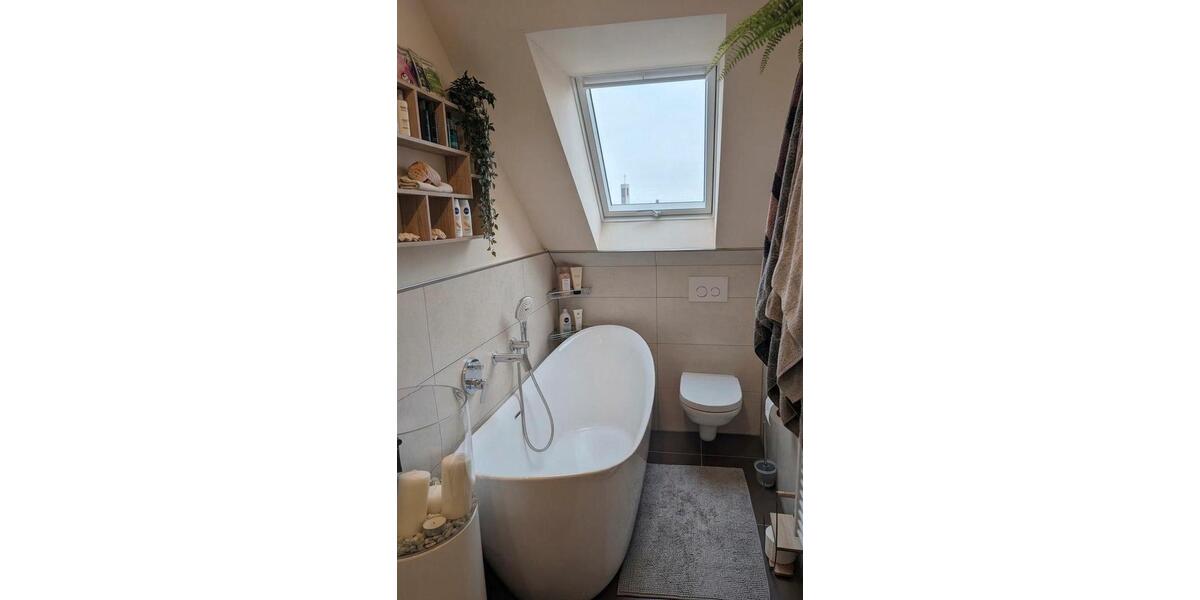 Dachgeschoßwohnung Essen Stadtbezirk III - 3 Zimmer, 77 m&sup2;, 1.050&euro; | Angebot:26028925