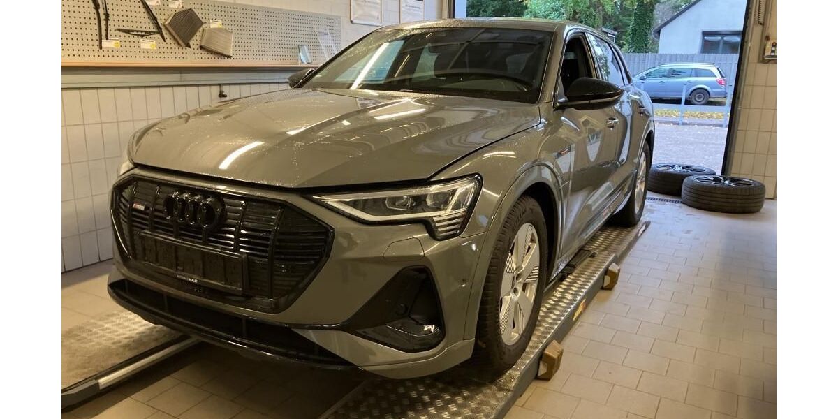 Audi e-tron 56.721 km 36.855 &euro; Hagen 58091