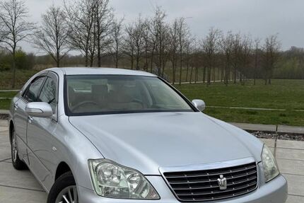 Toyota Crown 47.200 km 6.850 &euro; Dortmund 44379