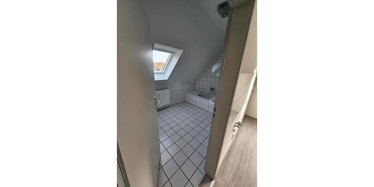 Dachgeschoßwohnung Hagen Hagen-Mitte - 1.5 Zimmer, 70 m&sup2;, 550&euro; | Angebot:26035013