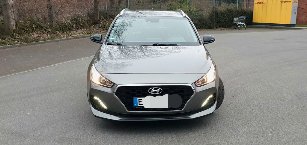Hyundai i30 83.000 km 12.355 &euro; Essen 45143