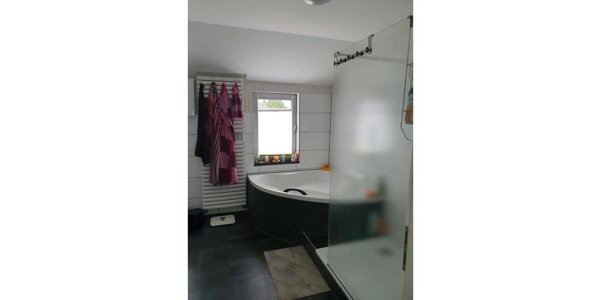 Reihenhaus Essen Stadtbezirk VI - 7 Zimmer, 160 m&sup2;, 1.500&euro; | Angebot:25830712