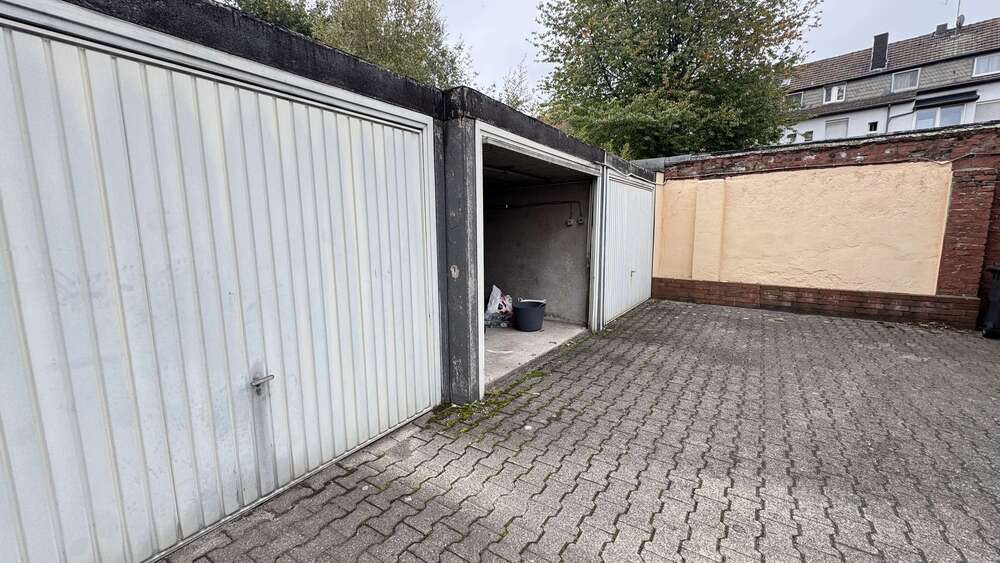 Gepflegte 3,5-Zimmer-Dachgeschosswohnung mit Einbauküche und Garage - Dachgeschoßwohnung Gelsenkirchen Gelsenkirchen-Mitte | Angebot:24740235