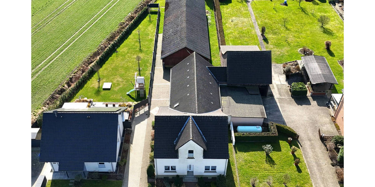 Einfamilienhaus Herten Langenbochum - 8 Zimmer, 215 m&sup2;, 350.000&euro; | Angebot:26142775